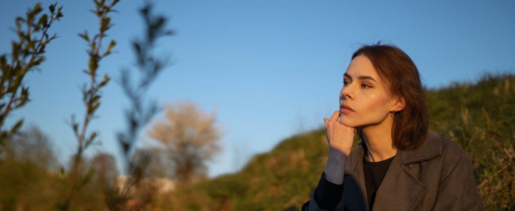 Woman reflecting on how to analyze her hobbies and free time using the AVM Method